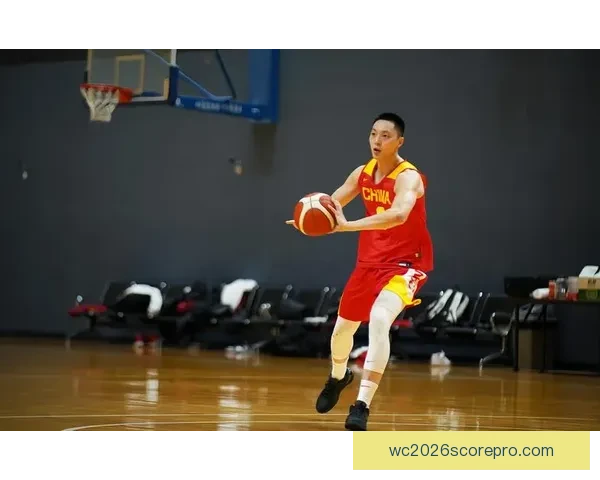 中国男篮备战亚洲杯全力冲刺 展现年轻球员实力与团队默契 中国男篮备战亚洲杯全力冲刺 展现年轻球员实力与团队默契